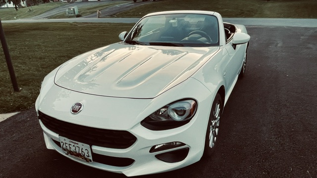 Used 2019 FIAT 124 Spider Classica w/ Technology Group RWD image 2