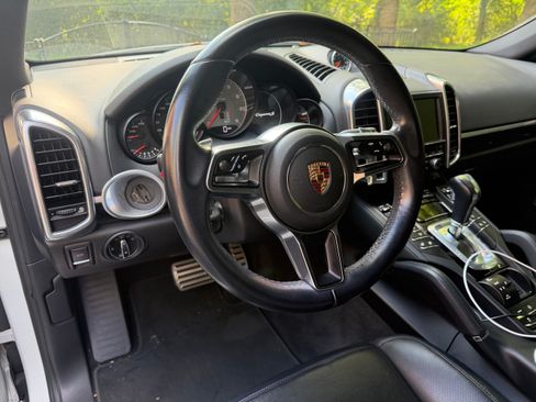 Used 2015 Porsche Cayenne S AWD/4WD image 10