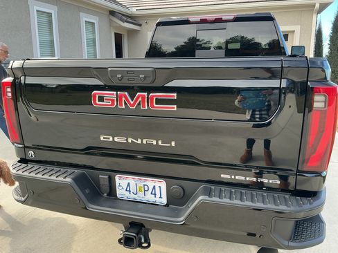 Used 2024 GMC Sierra 2500 Denali w/ Technology Package image 6