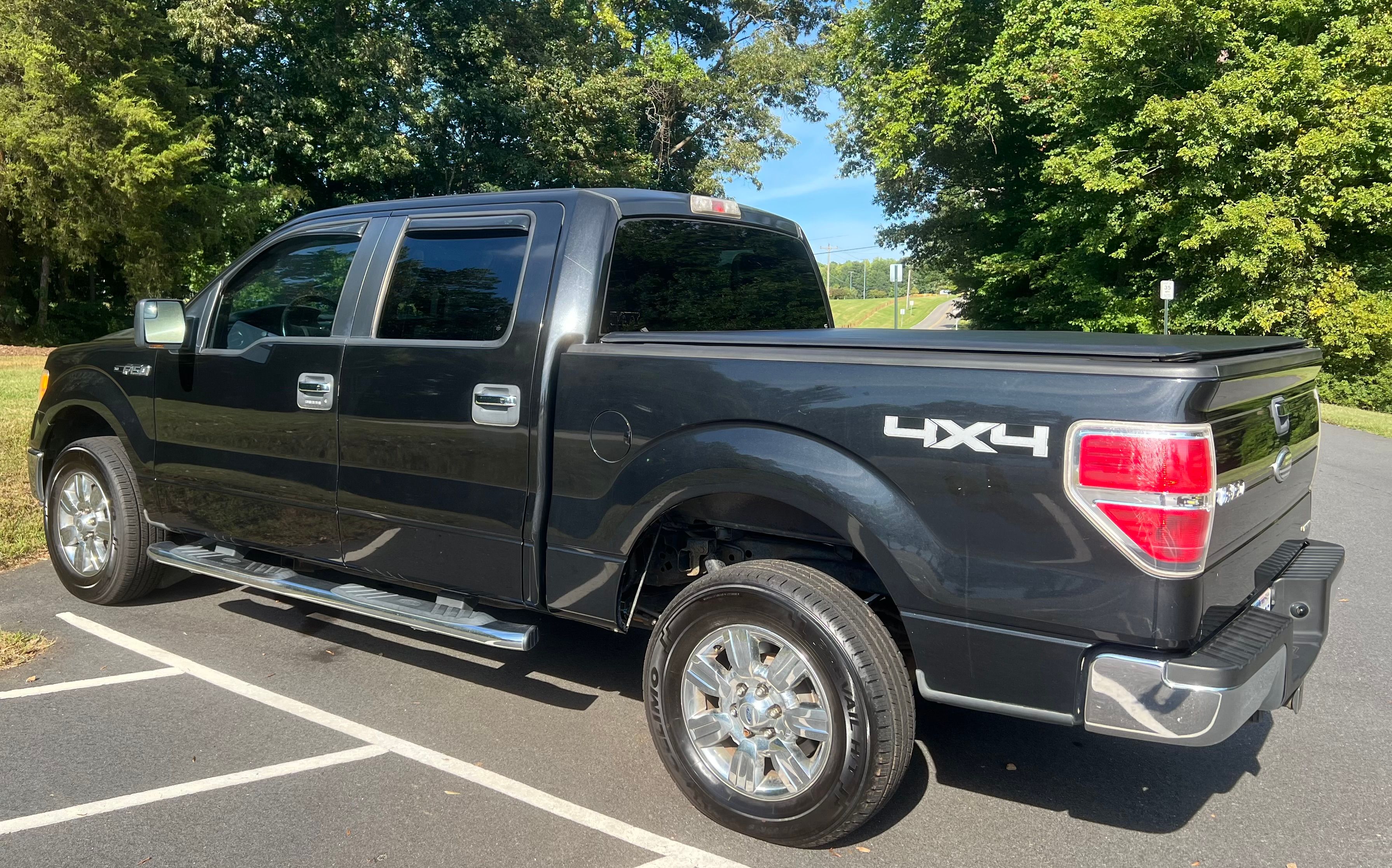 Used 2011 Ford F150 XLT w/ XLT Chrome Pkg AWD/4WD image 2