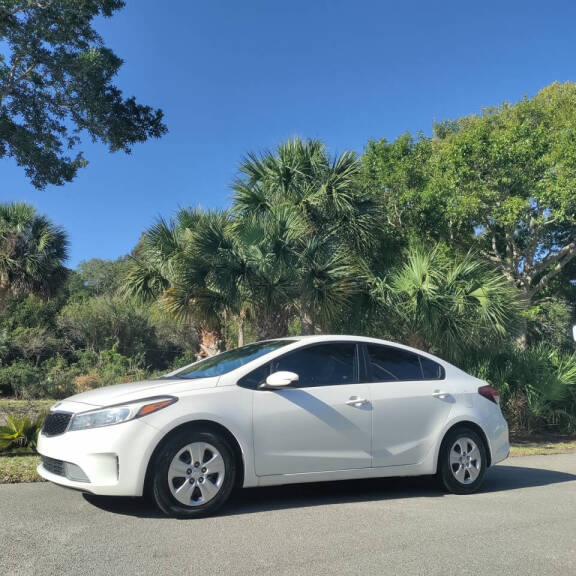 Used 2017 Kia Forte LX w/ LX Popular Package FWD image 4