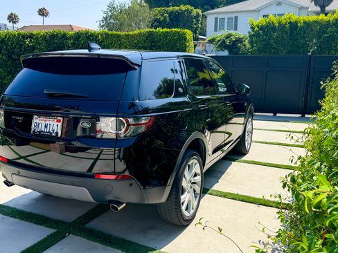 Used 2019 Land Rover Discovery Sport HSE Luxury image 6