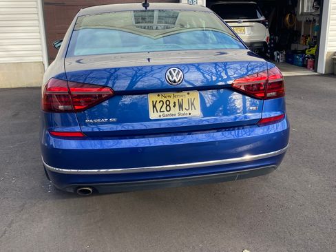 Used 2017 Volkswagen Passat 1.8T SE image 2