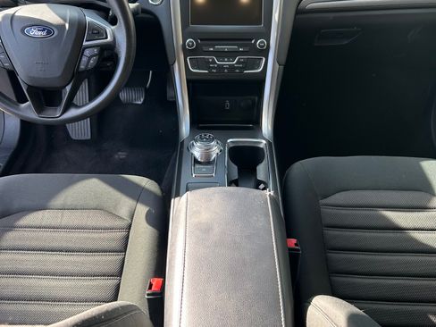 Used 2018 Ford Fusion SE w/ Fusion SE Technology Package image 8