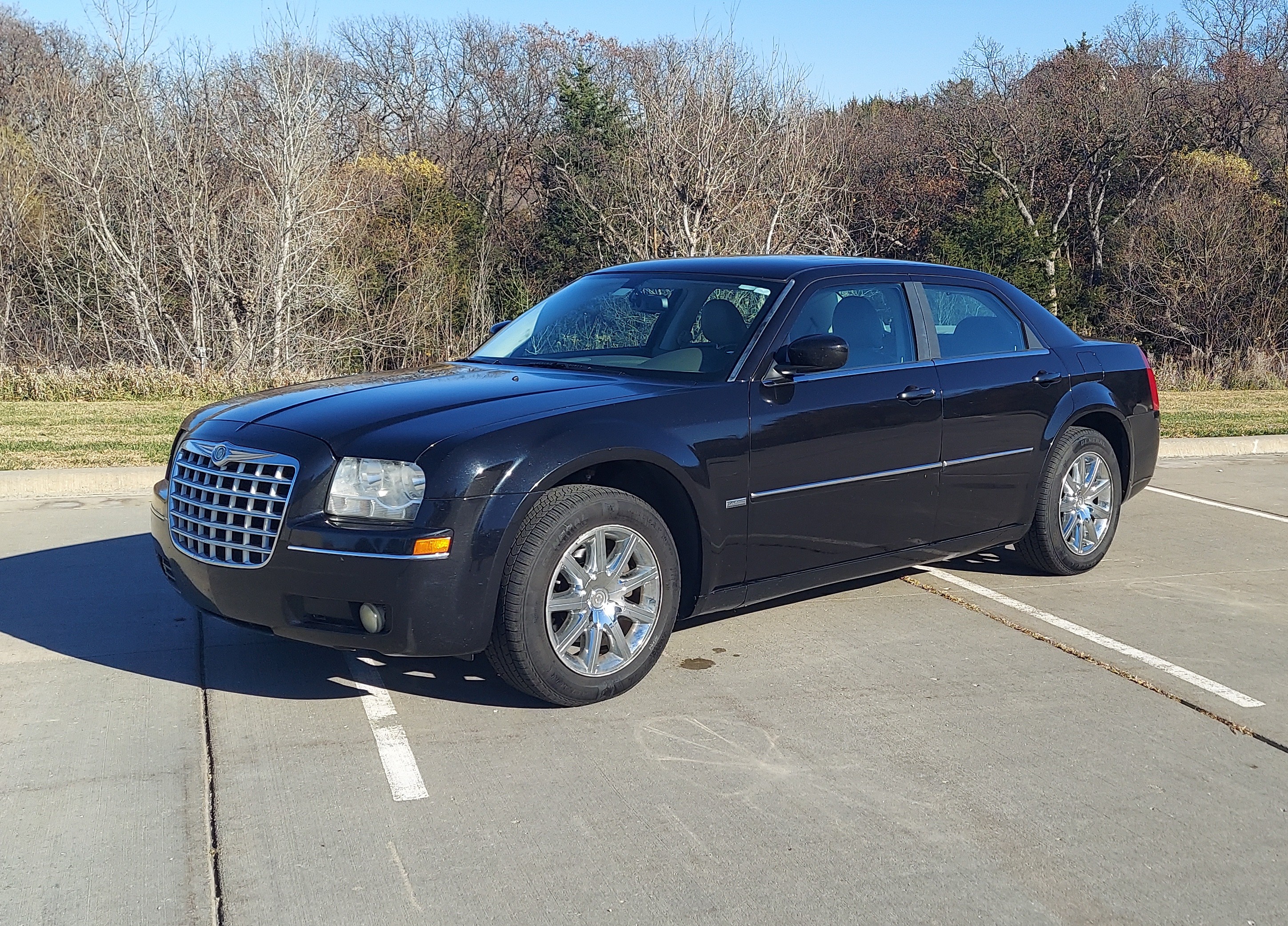 Used 2009 Chrysler 300 Touring RWD image 1