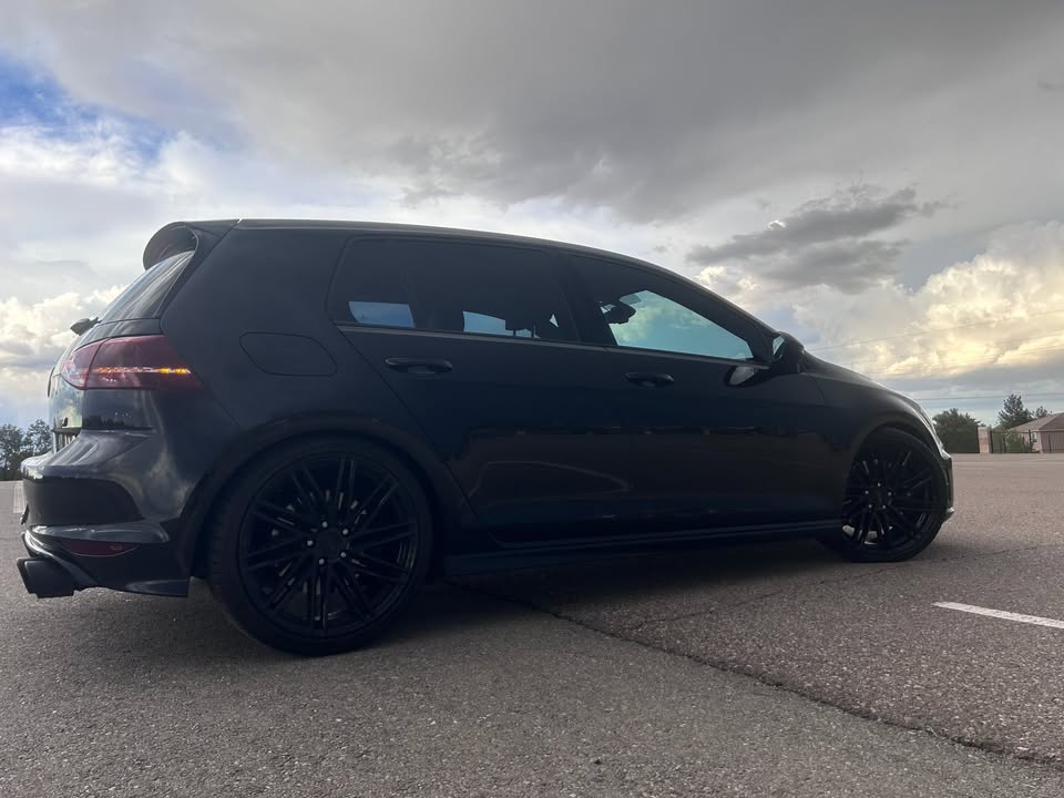 Used 2016 Volkswagen Golf 4-Door AWD/4WD image 9