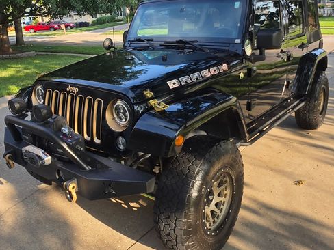 Used 2014 Jeep Wrangler Unlimited Sahara AWD/4WD image 6