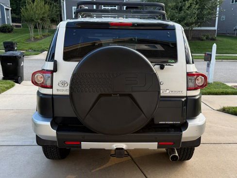 Used 2012 Toyota FJ Cruiser 4WD w/ Upgrade Pkg image 2