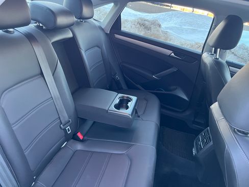 Used 2022 Volkswagen Passat 2.0T SE image 12