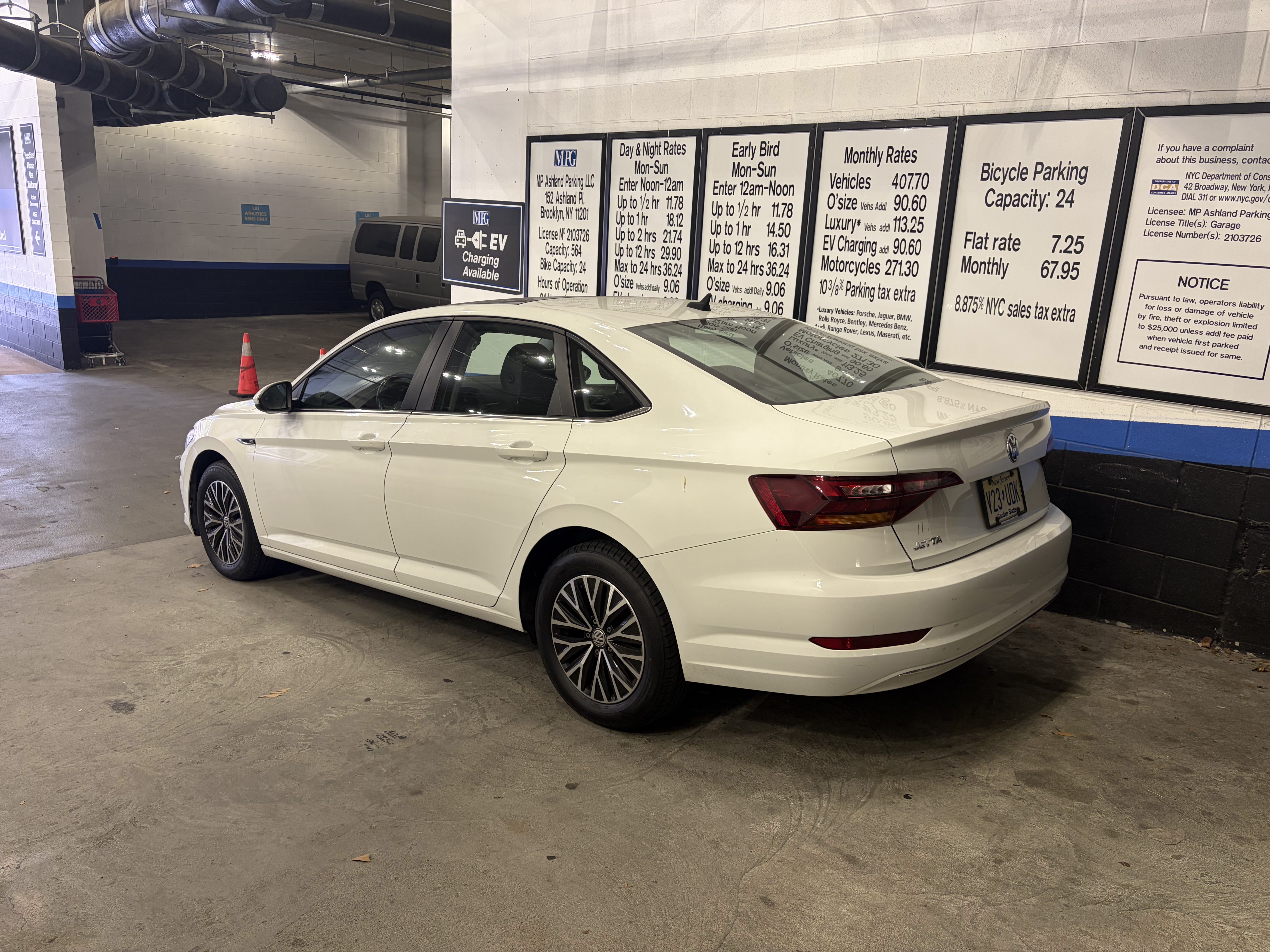 Used 2019 Volkswagen Jetta SEL FWD image 2