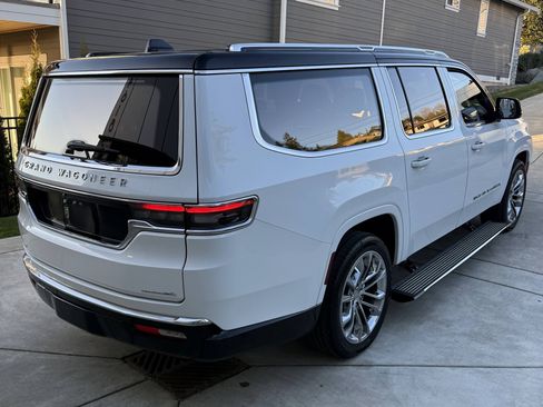 Used 2023 Jeep Grand Wagoneer L Series II w/ Premium Group II image 6