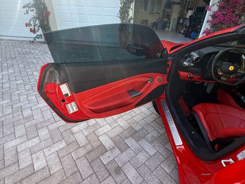 Used 2022 Ferrari F8 Tributo image 14