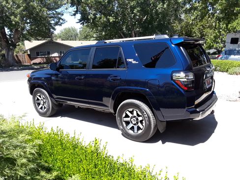 Used 2018 Toyota 4Runner TRD Off-Road Premium AWD/4WD image 2