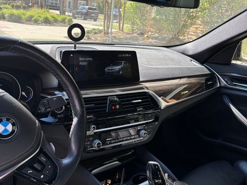 Used 2018 BMW 530i xDrive image 11