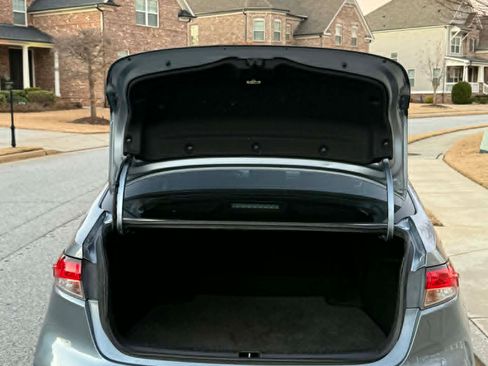 Used 2020 Toyota Corolla LE image 18