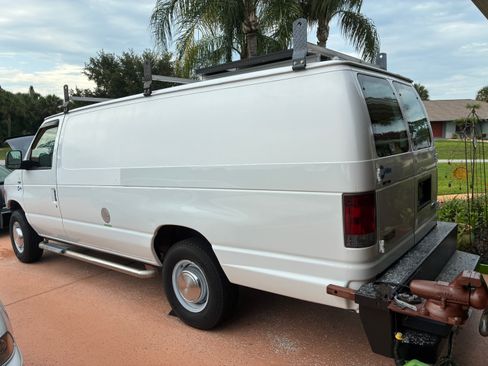 Used 2004 Ford E-350 and Econoline 350 Extended Super Duty RWD image 19