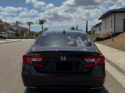 Used 2018 Honda Accord EX image 8