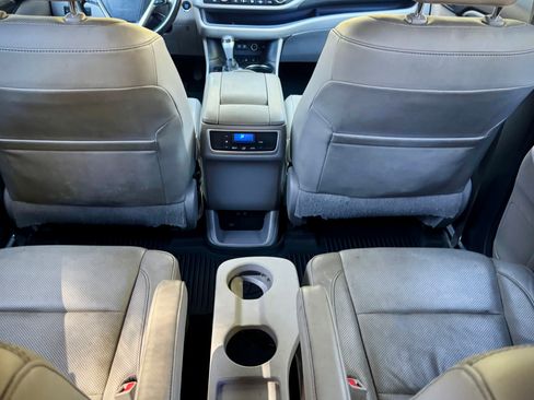 Used 2017 Toyota Highlander Limited image 9
