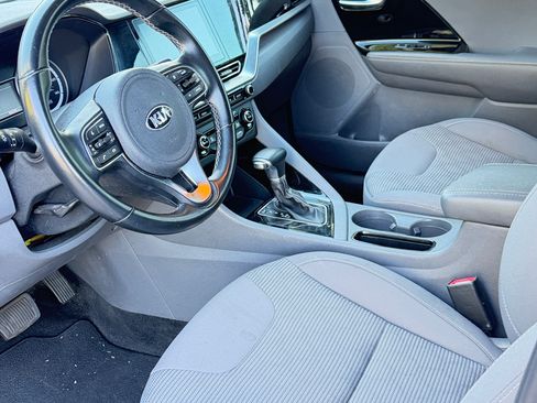 Used 2020 Kia Niro LXS w/ Paint Protection Package image 8