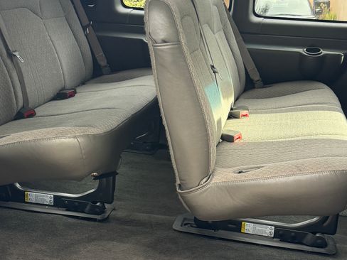 Used 2017 Chevrolet Express 3500 LT w/ LT Preferred Equipment Group RWD image 18