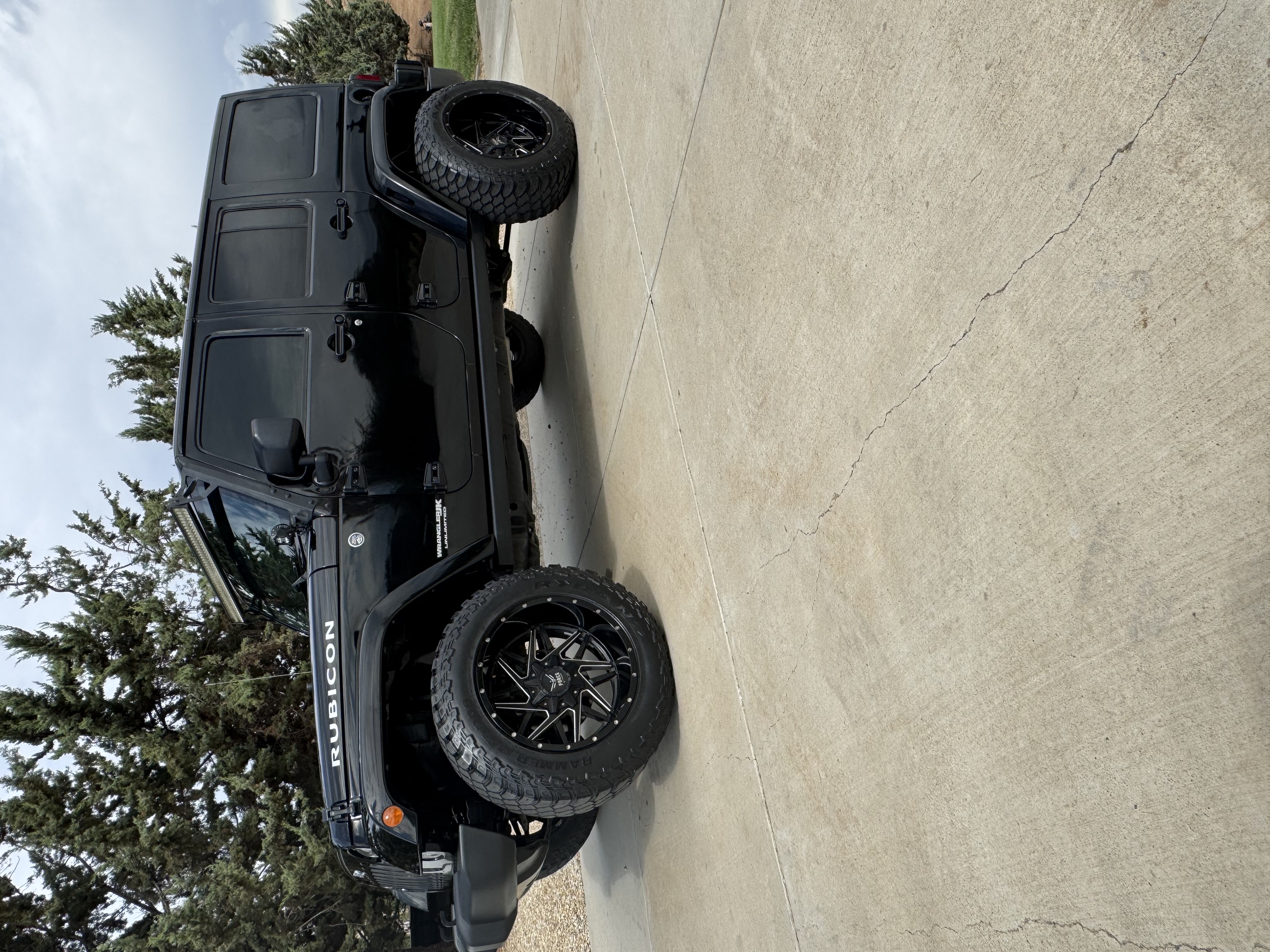 Used 2018 Jeep Wrangler Unlimited Rubicon w/ Connectivity Group AWD/4WD image 1
