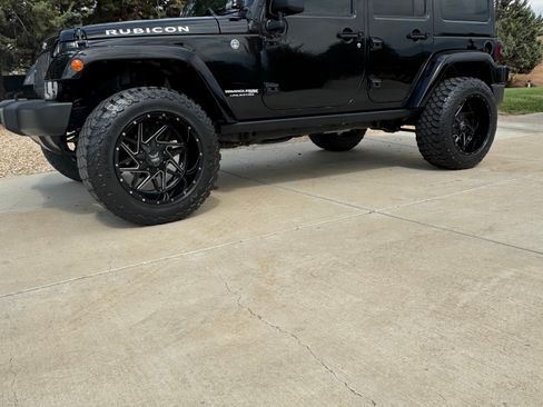 Used 2018 Jeep Wrangler Unlimited Rubicon w/ Connectivity Group AWD/4WD image 1