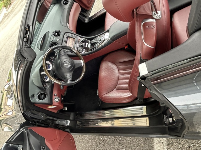 Used 2011 Mercedes-Benz SL 550 image 17