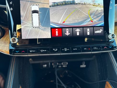 Used 2022 Jeep Grand Wagoneer Series III image 8