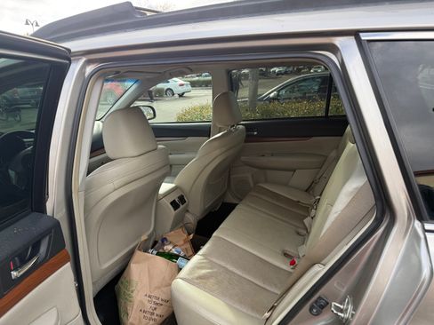 Used 2014 Subaru Outback 2.5i Limited w/ Moonroof Package image 5