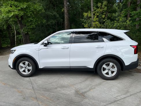 Used 2022 Kia Sorento LX FWD image 1