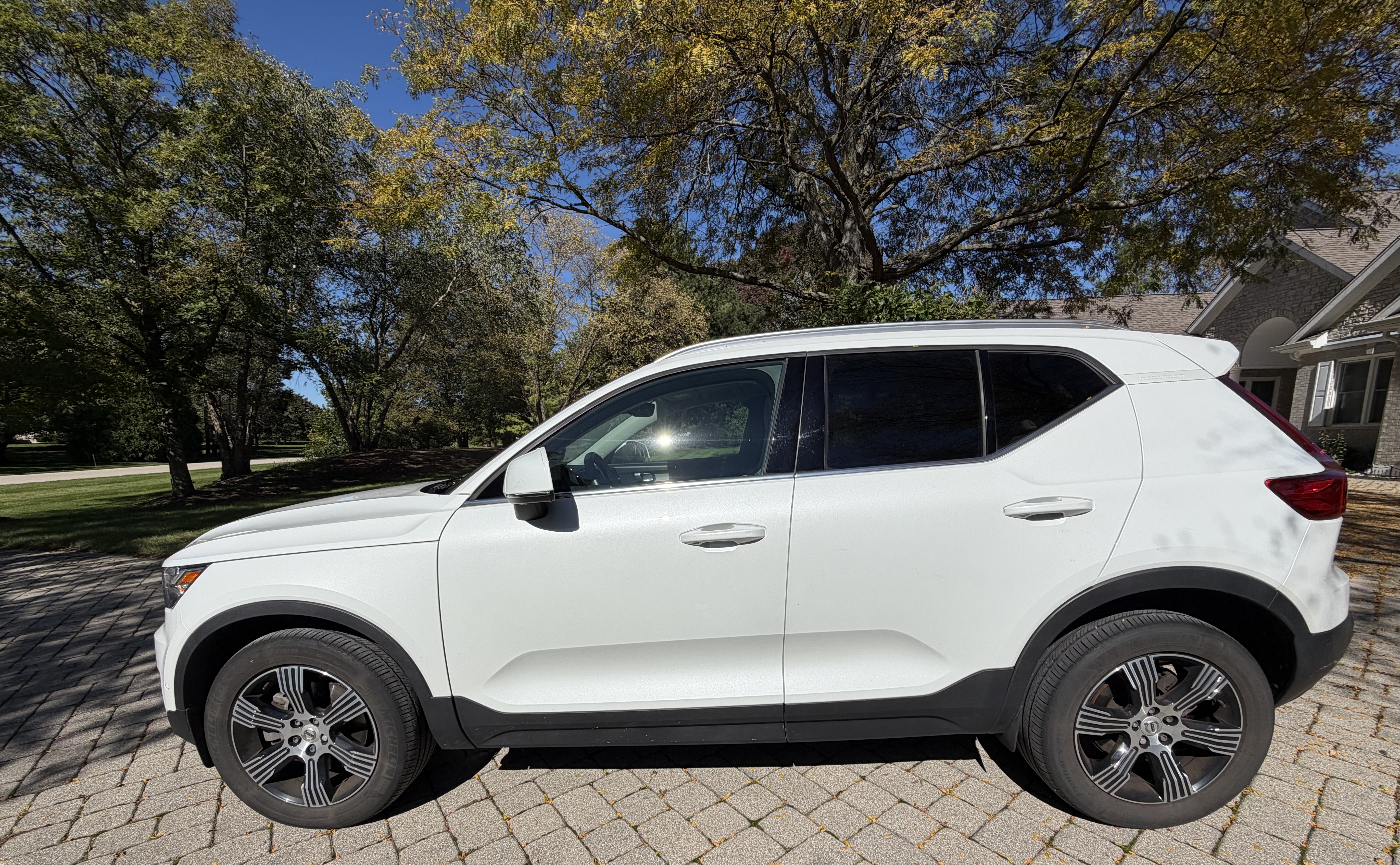 Used 2019 Volvo XC40 T5 Inscription AWD/4WD image 1