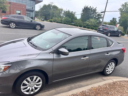 Used 2017 Nissan Sentra SV FWD image 2