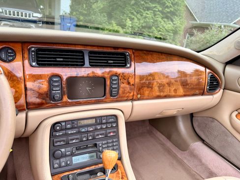 Used 2005 Jaguar XK8 Convertible RWD image 9