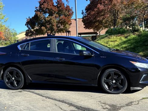 Used 2018 Chevrolet Volt LT w/ LT Driver Confidence Package image 4