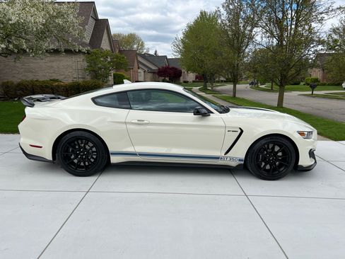 Used 2020 Ford Mustang Shelby GT350 w/ Technology Package RWD image 8