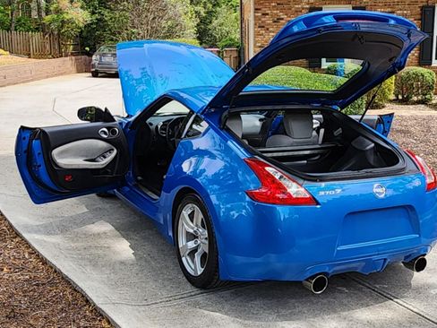 Used 2010 Nissan 370Z Touring image 9