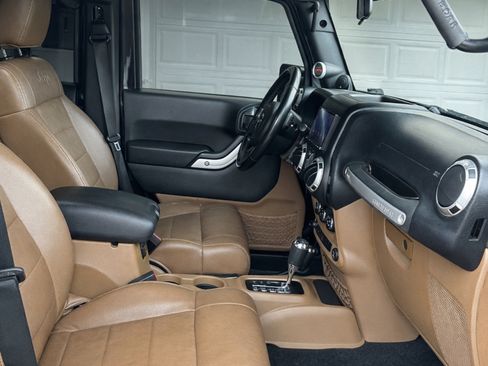 Used 2012 Jeep Wrangler Unlimited Rubicon w/ Dual Top Group image 10