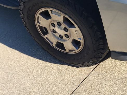 Used 2011 Chevrolet Tahoe LS image 30