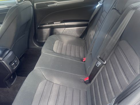 Used 2020 Ford Fusion SE image 9