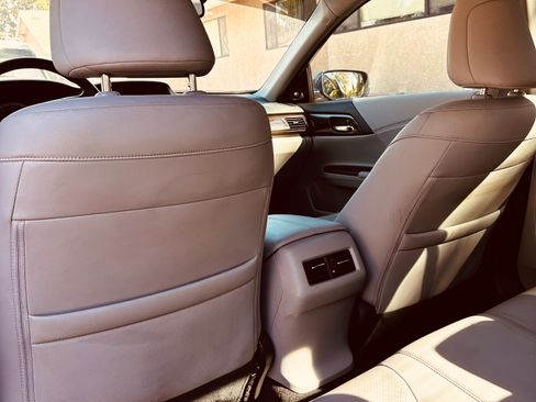 Used 2017 Honda Accord Touring image 13