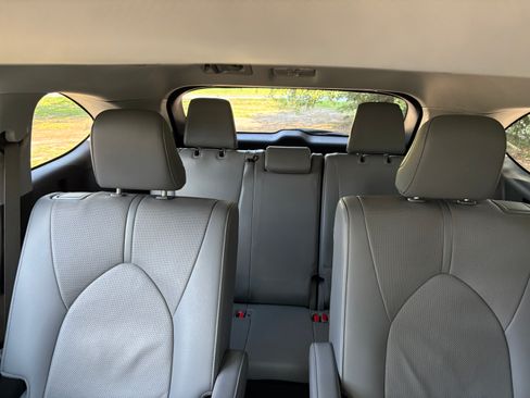 Used 2021 Toyota Highlander Limited AWD/4WD image 10