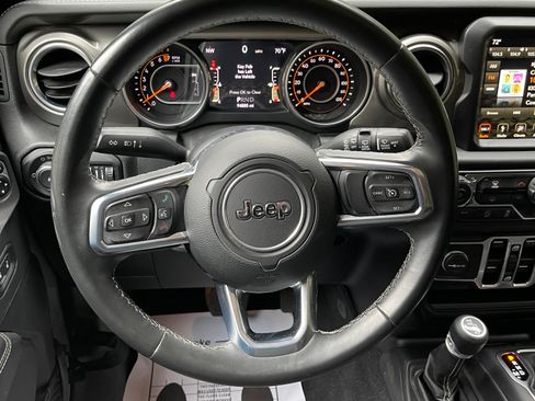 Used 2018 Jeep Wrangler Unlimited Sahara AWD/4WD image 24