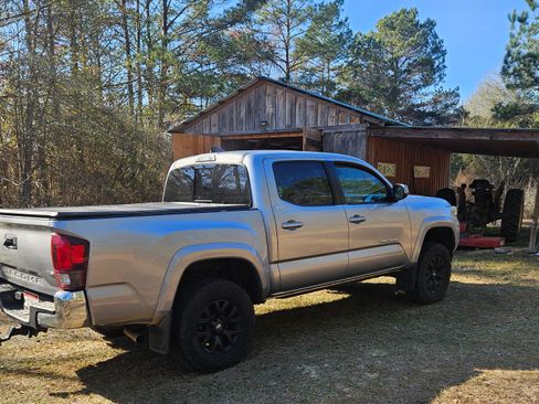 Used 2019 Toyota Tacoma SR5 image 4