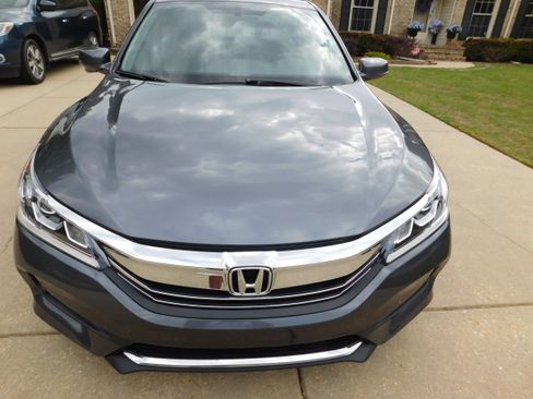 Used 2017 Honda Accord EX-L image 12