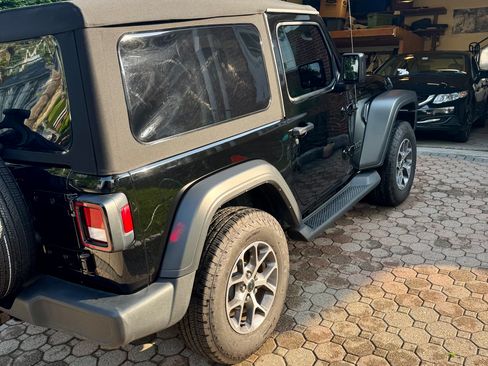 Used 2022 Jeep Wrangler Sport AWD/4WD image 8