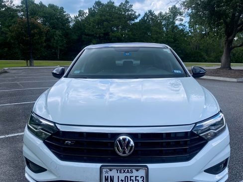 Used 2019 Volkswagen Jetta R-Line FWD image 4