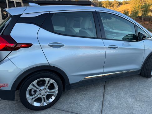 Used 2018 Chevrolet Bolt LT FWD image 11