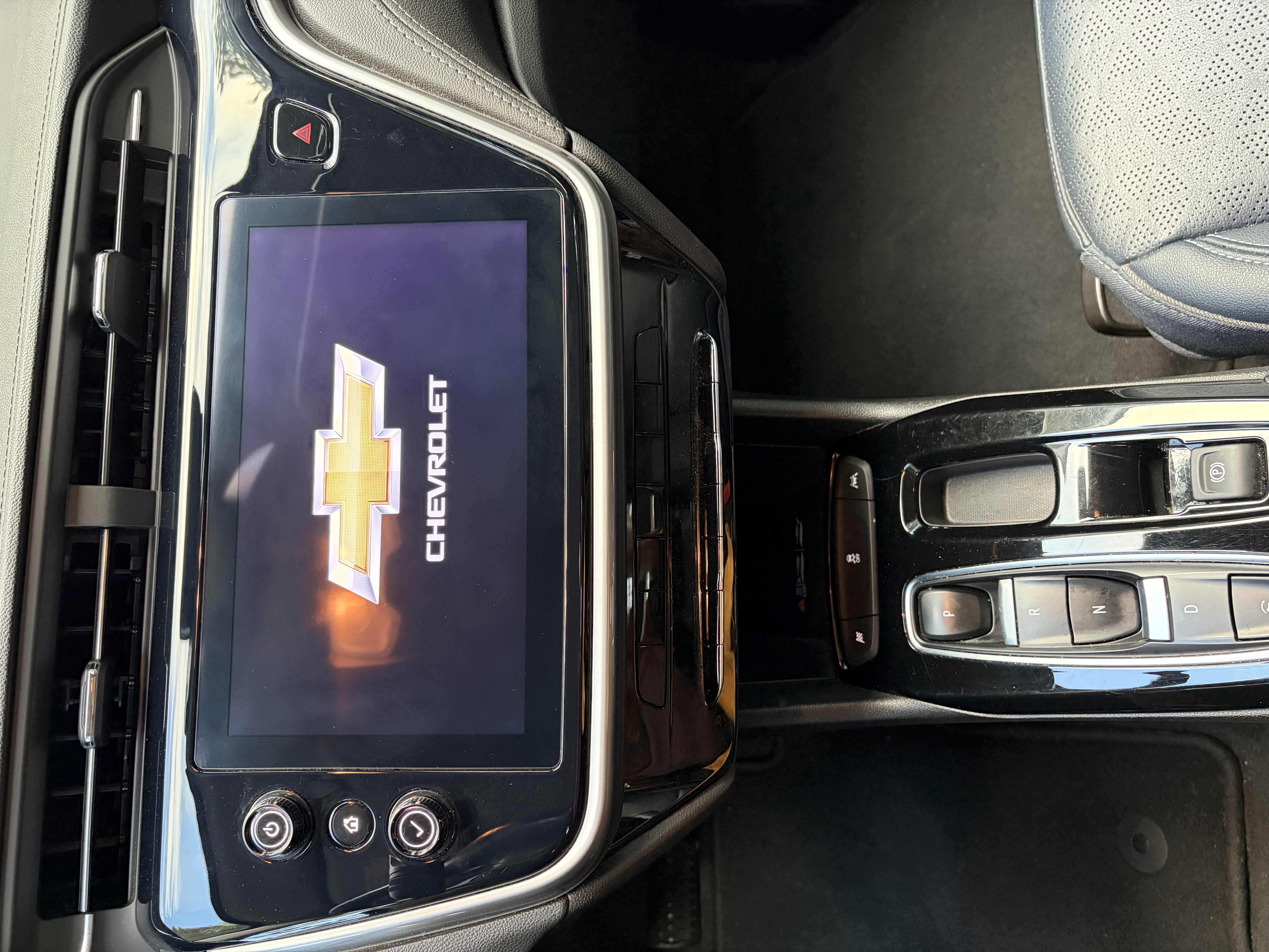 Used 2022 Chevrolet Bolt EUV LT w/ Convenience Package FWD image 12