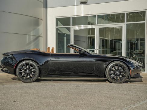 Used 2019 Aston Martin DB11 Volante Convertible 2D image 5
