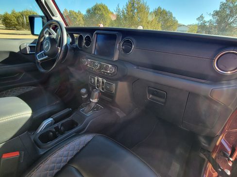 Used 2021 Jeep Gladiator Overland image 14